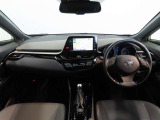 見通しのよいすっきりとした視界で、誰でも運転しやすいです。運転のしやすさは疲れにくさにも繋がりますよ♪