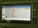 見やすい地図表示で、初めての道でも安心。スムーズなルート検索で、目的地までストレスなく到着できます。渋滞情報も確認可能です。