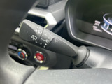 操作しやすい位置に配置されたウインカーレバー。スムーズな操作で安全運転をサポートします。