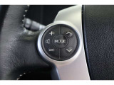 運転中にステアリングから手を離さなくてもオーディオ操作が出来るスイッチを装備しています。走行中に視線を逸らさず出来る手元操作は安全運転につながります。