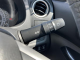 操作しやすい位置に配置されたウインカーレバーで、安全な車線変更をサポート。直感的な操作で、スムーズな運転をアシストします。