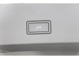 パワーテールゲート(挟み込み防止機能、&rdquo;Easy Open Easy Close機能付)。荷物の積み下ろしに便利な機能です。