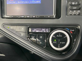 【オートエアコン】一度お好みの温度に設定すれば、車内の温度を検知し風量や温度を自動で調整。暑い&hellip;寒い&hellip;と何度もスイッチ操作をする必要はありません。快適な車内空間には必須の機能ですね♪