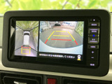 駐車時の安全性を高めるバックモニターです。狭い場所でも安心して駐車できます。後方の状況をしっかりと確認し、安全運転をサポートします。