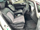 運転席まわりです。実際に座ってみて、乗り心地を体験してみてください,視界も良好です