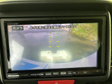 後方確認をサポートするモニター画面です。駐車時や狭い道での運転も安心。安全な運転をサポートします。