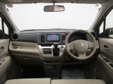 インパネ周りのお写真です。 視界が広く運転がしやすくなっております。
