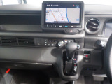 運転席から各種ボタンの操作がしやすいように設計されたデザイン。ドライブなでもスマートに操作ができます♪