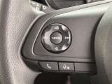 運転中、オーディオの操作をしてて、ハッとしたことはありませんか?ステアリングスイッチは、運転中でもハンドルでオーディオの操作が可能です。安全なドライブをサポートします。