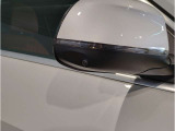 【BMWミラー】視認性の高いスタイリッシュなミラー。自動防眩機能も付いており夜間のドライビングをサポートします。