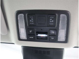 デュアルパワースライドドア&パワーバックドア装備!運転席周りのスイッチひとつで各ドアを自動で開閉でき楽々スムース♪スマートキーを携帯していれば、スイッチを押すだけで解錠&ドアオープンできます♪