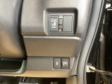 パワースライドドアの開閉はスマートキーのリモコンやドアノブは勿論、運転席側のスイッチ操作でも開閉ができ、安全・簡単です。