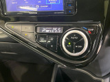 【オートエアコン】一度お好みの温度に設定すれば、車内の温度を検知し風量や温度を自動で調整。暑い&hellip;寒い&hellip;と何度もスイッチ操作をする必要はありません。快適な車内空間には必須の機能ですね♪