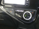 【オートエアコン】車内温度を感知して自動で温度調整をしてくれるのでいつでも快適な車内空間を創り上げます!どの席に座っても快適なドライブが楽しめます♪
