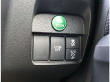 『1台』のお車に対して、3名体制で日々議論を重ね仕入れを行っております。
