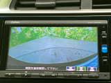 後方確認をサポートし、安全な運転に貢献。狭い場所での駐車や、人通りの多い場所での発進も安心です。
