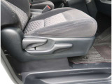 【シートアジャスター】上下調整できるシートアジャスター!運転手にあったドライバーズポジションができますね。