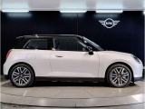 ☆MINIの車の始まりは大人四人がギリギリ乗れるコンパクトな車です!!今となっては3ナンバーですが、もともとは5ナンバーの車でした!!