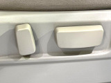 【パワーシート】スイッチ一つで簡単にシートの微調整が可能!電動だから力もいりません!快適なシートポジションにセットして、快適なドライブをお楽しみください。