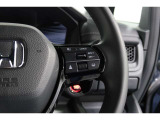 Hondaセンシングの機能のひとつ、アダプティブクルーズコントロール付!アクセルから足を離しても設定したスピードと前車との車間を保ち走行してくれます!車線維持もアシスト☆高速道路で疲労軽減ですね☆