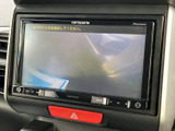 狭い場所での駐車や後退時に役立つバックモニター。安全確認をサポートし、運転の負担を軽減します。