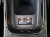 【シートヒーター】寒い日の運転など冷えやすい脚部を快適に温めてくれる。嬉しい機能♪