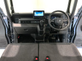 【前方視界】開放的な前方視界!運転がしやすく疲れにくいです♪窓が大きく、見通しがとっても良いおクルマですよ♪