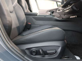 パワーシート搭載。微妙な調整が手軽にでき、ピッタリなポジションで運転することが可能です。
