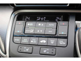 フルオートエアコンを装備しております。車内の温度設定だけでなくPM2.5にも対応した高性能集塵フィルターも装備しており車内はいつも快適空間です。