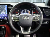 レーダークルーズコントロール。先行車を認識し、設定した車間距離を保ちながら追従走行を支援します。高速道路の渋滞走行時など、停止・発進を繰り返すシーンで、運転負荷を軽減します。