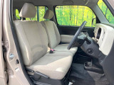 運転席シート廻りは使用感も少なく、良好な状態となっています。前オーナー様が丁寧に使っていたことがよくわかりますね。