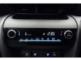 ★エアコンはオートタイプが装着済みです!オートモードにしておけば、車内温度を設定するだけで風の料や吹き出し口の切り替えを機械が行ってくれます!一年中快適な環境を作れますよ♪