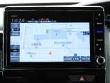 ★地図画面★地図上の文字や記号など細かい表示も鮮明に映し出します。また、スマートフォンのような操作が可能なタッチパネルを採用し、ボタンを探すことなく直感的に操作できます!