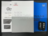 スマートキーは鍵をバッグに入れたままでもドアロックの開閉やエンジンのON・OFFができます。夜間や雨の日も鍵を探さなくて良いので便利です。