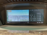 【純正ナビゲーション】BMWのナビゲーションは操作性も良く、詳細な地図情報と交通状況を見やすく表示し、快適なドライビングをサポートしながら目的地までナビゲートします。