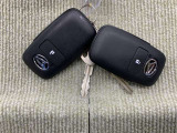 手荷物が多いときでも、スマートキーをバッグやポケットに携帯していれば、キーを取り出すことなくドアの解錠・施錠ができます