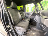 運転席シート廻りは使用感も少なく、良好な状態となっています。丁寧に使われていたことがよくわかりますね。