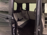 スライドドアなら狭い駐車場でもドアをぶつける心配がありません。ステップが低く乗り降りもしやすいです。