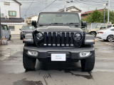 「どこにでも行ける。何でもできる。」Jeepに息づく自由の精神はその素晴らしい性能で、Jeepだから辿り着ける未知なる世界へ誘い心と身体を開放します。