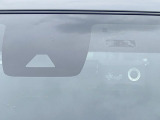 【トヨタセーフティセンス】走行中に前方の車両等を認識し、衝突しそうな時は警報とブレーキで衝突回避と被害軽減をアシスト。より安全にドライブをお楽しみいただけます。
