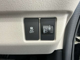 車がカーブの外側へ膨らんだり内側へ巻き込んだりする挙動を防止し安定した走行をサポートする横滑り防止装置付きです!