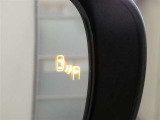 隣車線を走る車両をレーダーで検知し、ドアミラーでは確認しにくい後側方エリアに存在する車両に加え、急接近してくる車両も検知します。車両を検知するとドアミラーに搭載されたLEDインジケーターが点灯します。
