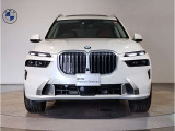 【キドニーグリル】BMWは約90年もの間、ほぼ全ての車両にひと目でBMWだと分かるこの特徴的なフロントグリルが備えられ、デザイン・アイコンとして親しまれてきました。