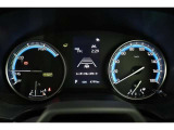 マルチインフォメーションディスプレイ付きのメーターです!エコ運転へ導く多彩な情報を表示してくれます。
