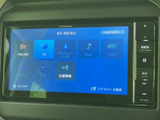 ラジオ、CD、Bluetoothなど、様々な音源に対応。お好みの音楽でドライブをお楽しみいただけます。操作も直感的に行えます。