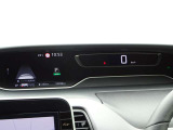 【メーターパネル】素早く車の情報が読み取れる、視認性に優れたシンプルなデザインのメーターパネルです。