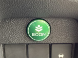 【eコンスイッチ】低燃費運転をサポートするECONモード。スイッチをONすると、エンジンやトランスミッション、A/Cなどを協調制御し、燃費の向上に貢献。エコドライブの効果を高めます。