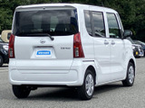 後ろ姿も安定感があり、安心してお車を運転できます。荷物の積み下ろしもしやすく、実用性も兼ね備えています。