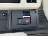 ボタン一つでサイドブレーキのON・OFFが可能な電動パーキングブレーキを採用!停車中に停止状態を保持してくれるブレーキホールド機能付き!