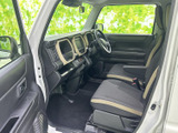 運転席周りのレイアウトは、操作性に優れ、直感的に操作できます。シートの座り心地も良く、長時間の運転でも快適です。